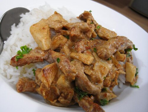 Hovězí Stroganov s hranolky